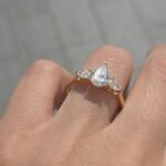 18k Yellow Gold Lab Grown Oval Trilogy Diamond Set Ring - Image 6